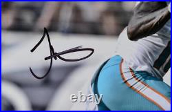 Tyreek Hill Autographed Miami Dolphins 16x20 Peace Photo- Beckett W Hologram